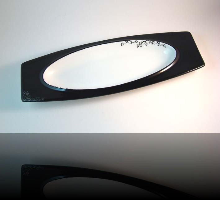 Plat oval noir graphique