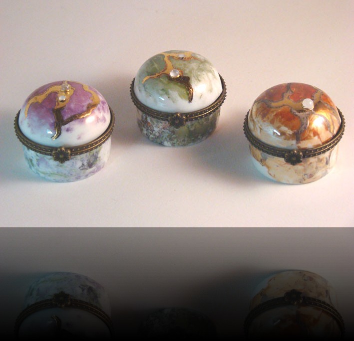 mini boite ronde gainee avec perle