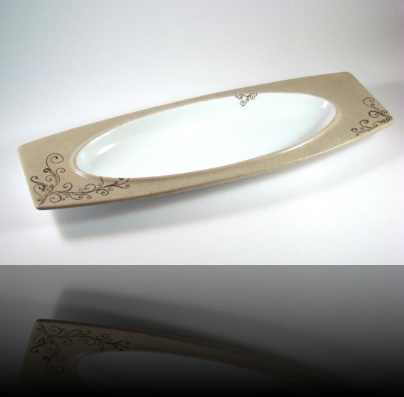 Plat oval graphique beige