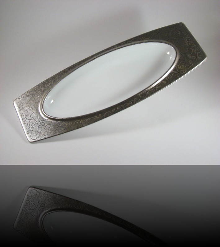 Plat oval platine gravé